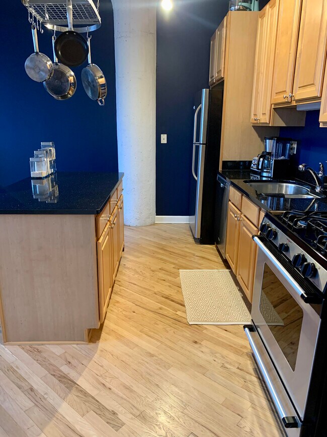 Building Photo - 221 E Cullerton St