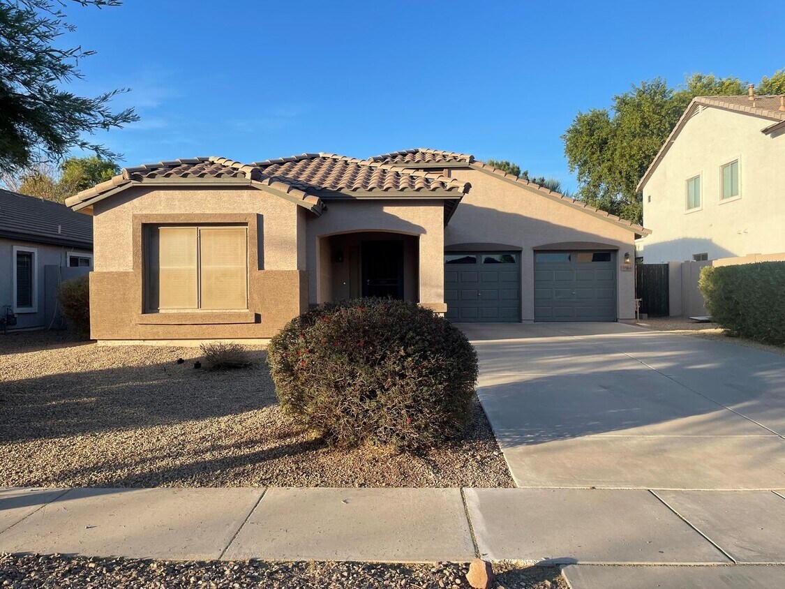 Primary Photo - EXCELLENT Location!! This 4 Bedroom 3 bath...