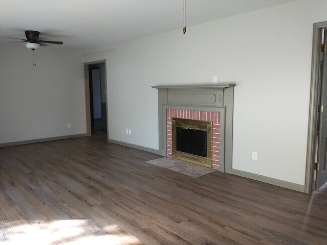 Building Photo - 3515 Chancellor Dr