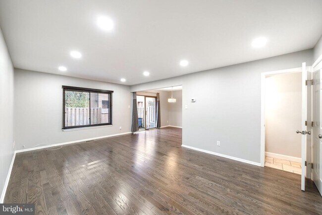 Building Photo - 3106 Apple Rd NE