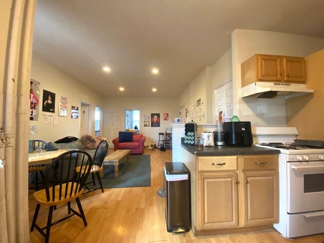 Building Photo - 12 Glenville Ave