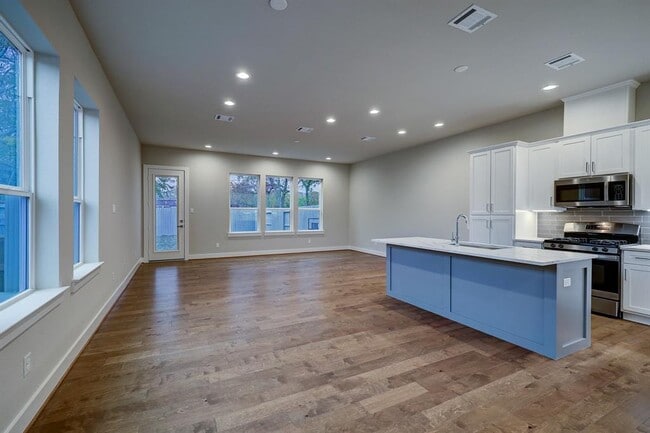Building Photo - 6207 Nuben St