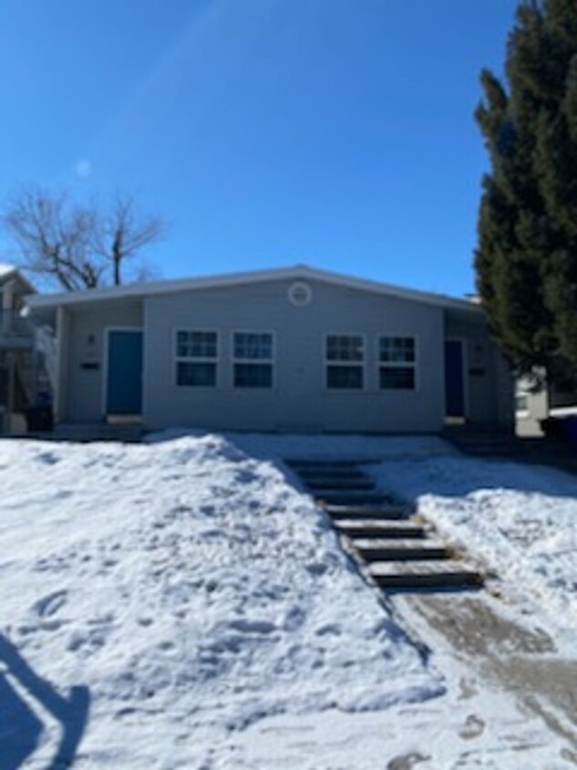 Primary Photo - Recently remodeled 3 bed, 1 bath Duplex in...