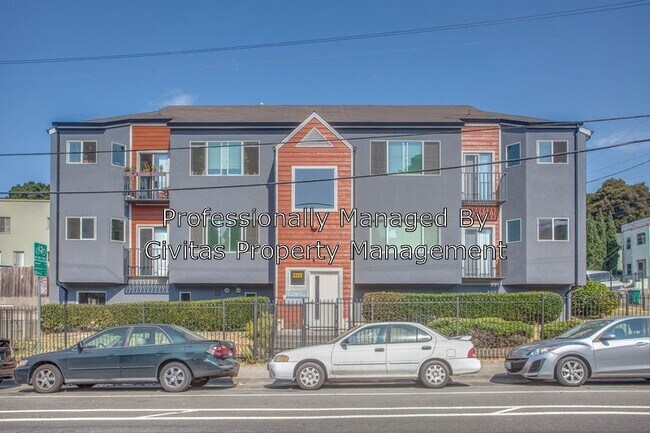 Building Photo - Listing Currently Unavailable