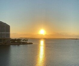 Building Photo - 801 Brickell Bay Dr