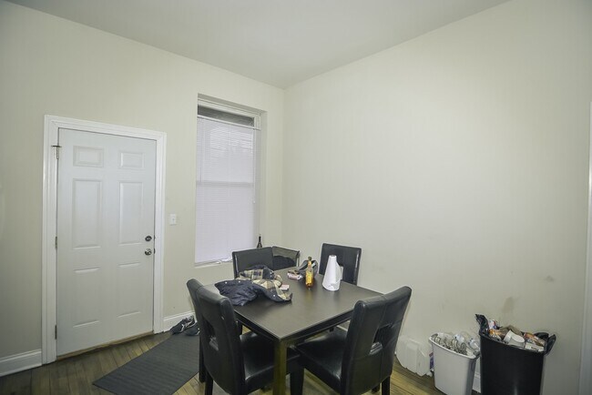 Foto del edificio - 1738 W Huron St