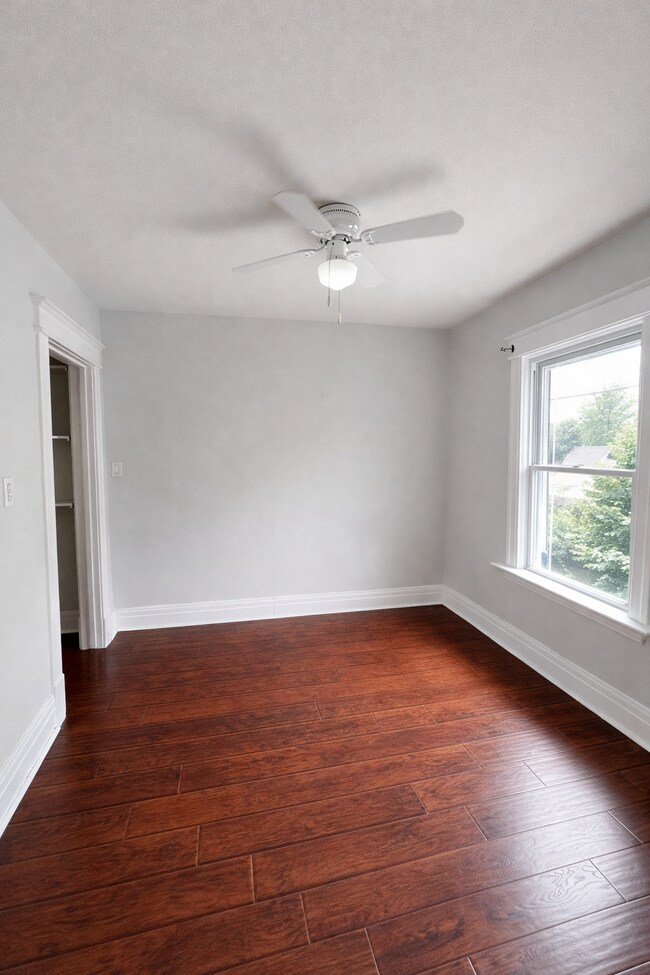 Photo du bâtiment - 49 Berryman Ave