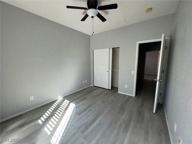 Foto del edificio - 2668 Dirleton Pl