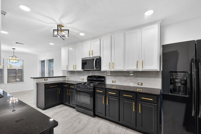 Building Photo - 15807 Sonoma Park Dr