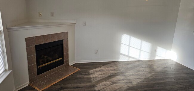 Building Photo - 2 bedroom 2 1/2 bath Rental