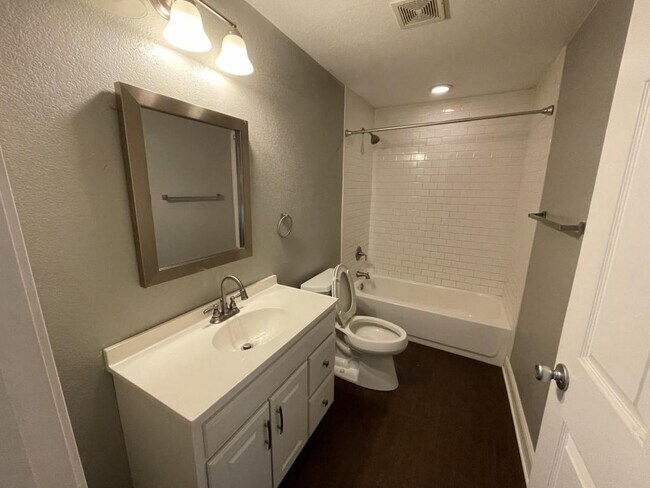 Foto del edificio - 2304 Washington Avenue Apt.