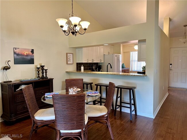 Building Photo - 321 Robin Hood Cir