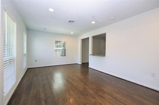 Foto del edificio - 728 E 13th St