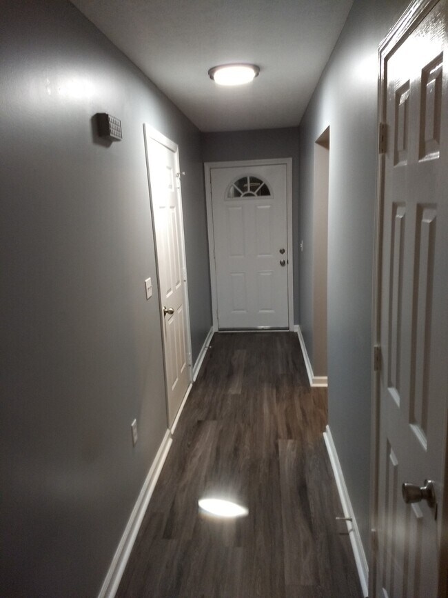 Building Photo - 327 Villa Dr