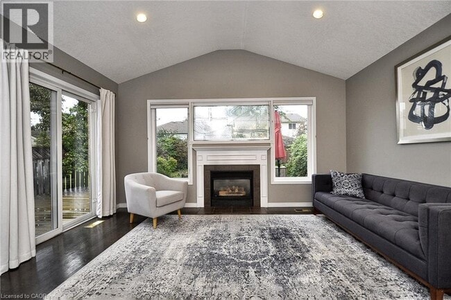 Building Photo - 216 Pineland Ct