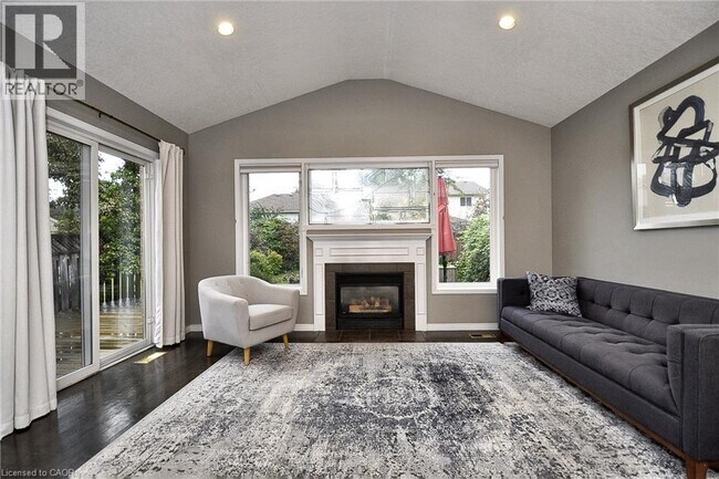 Photo du bâtiment - 216 Pineland Ct