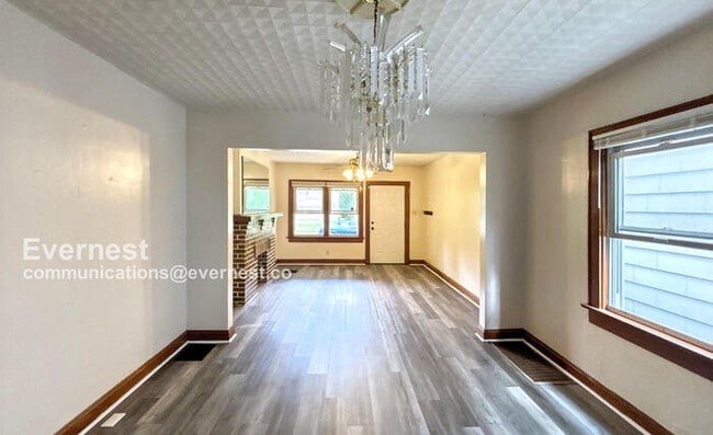 Building Photo - 663 S Burgess Ave