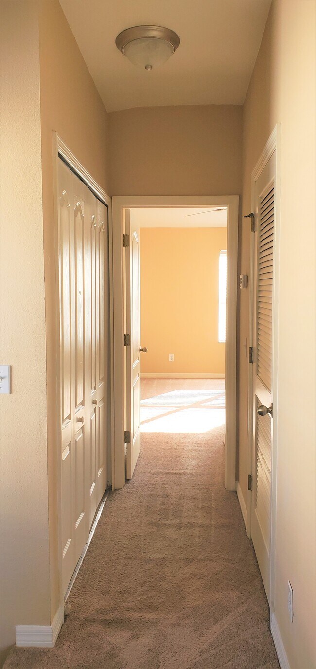 Building Photo - 16402 Swan View Cir