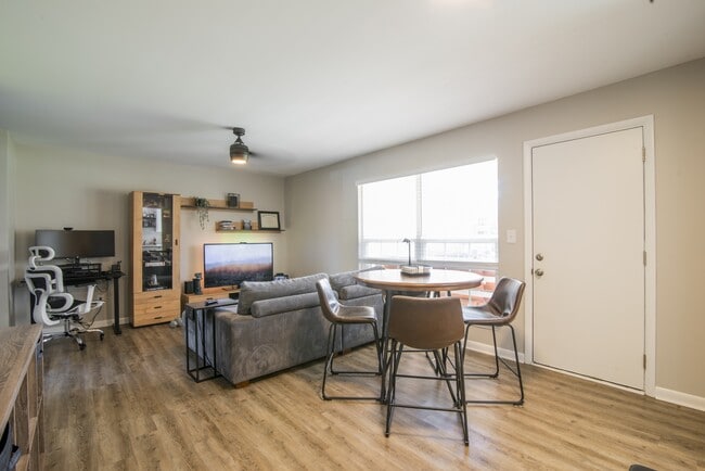 Building Photo - 4605 Coronado Dr