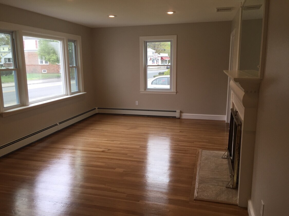 Primary Photo - 6 Bed Single Family Home Ready for Move In!