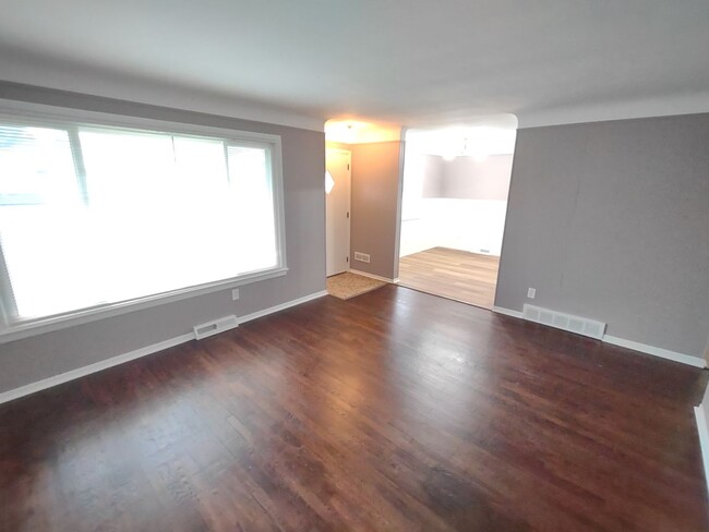 Foto del edificio - Fully Updated House in Maple Heights! Avai...