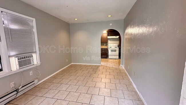 Foto del edificio - 2533 1/2 Northwest 39th Terrace