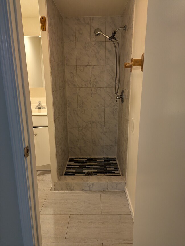 Foto del edificio - 16043 Leadwell St