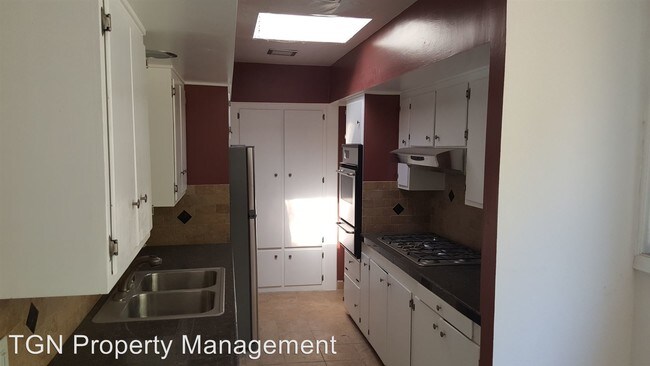 Building Photo - 857 Montecito Dr