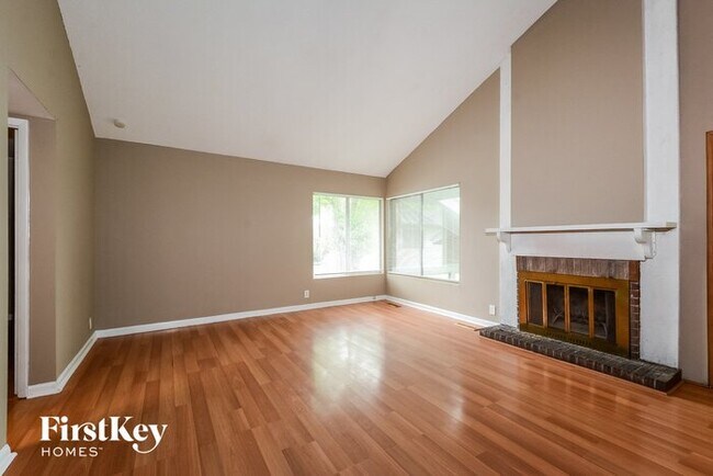 Building Photo - 1650 Woodman Dr