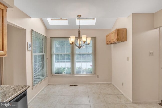 Building Photo - 48 Stonehurst Ct