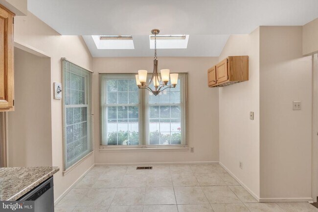 Foto del edificio - 48 Stonehurst Ct