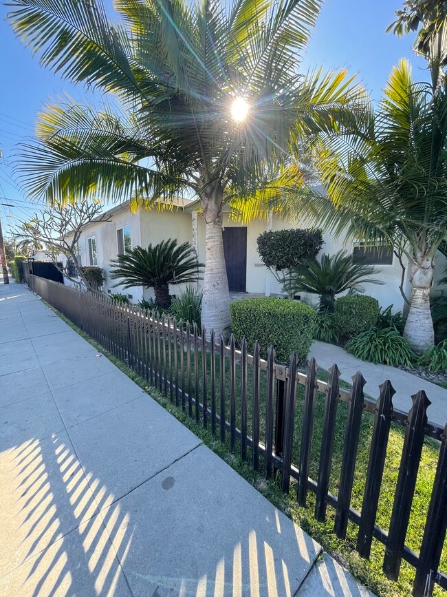 Foto del edificio - 600 W Palmer St