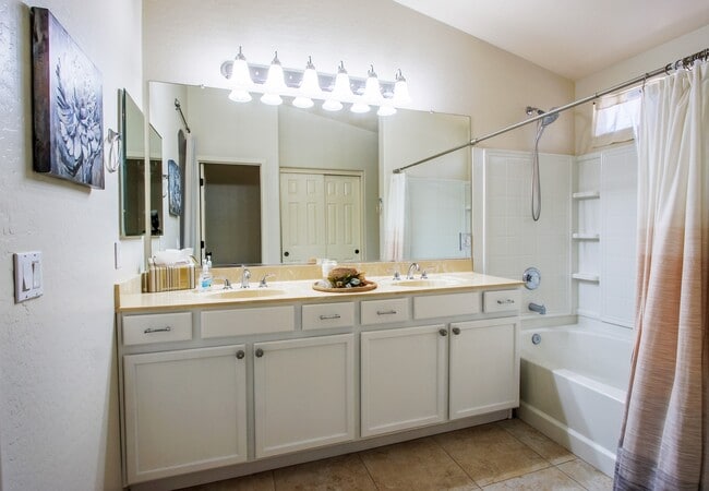 Primary bath - 4746 E Woburn Ln