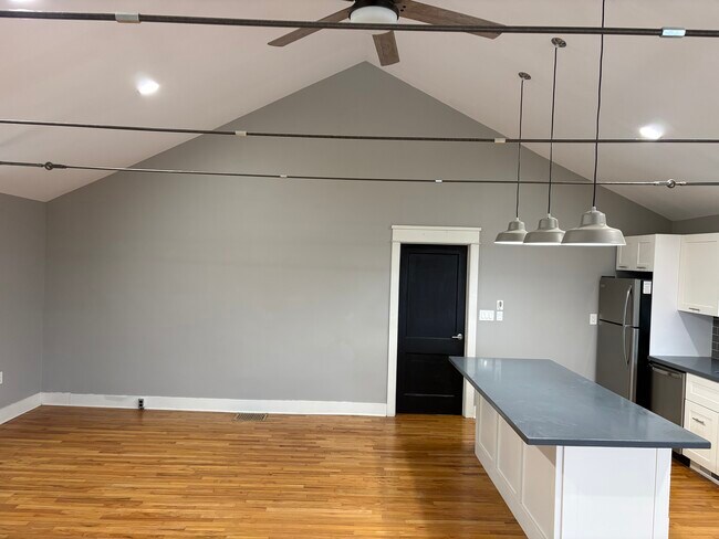 Foto del edificio - 115 N Maple St