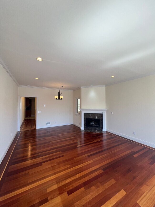 Building Photo - Prime Potrero Hill 3BR/3BA w/ In-Unit Laun...