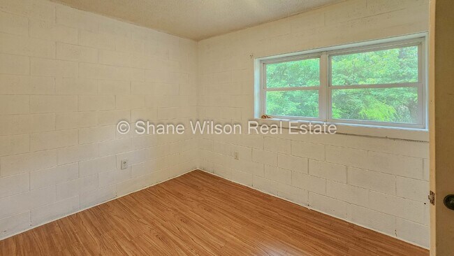 Foto del edificio - Affordable 2 BR / 1 BA Duplex Unit is up f...