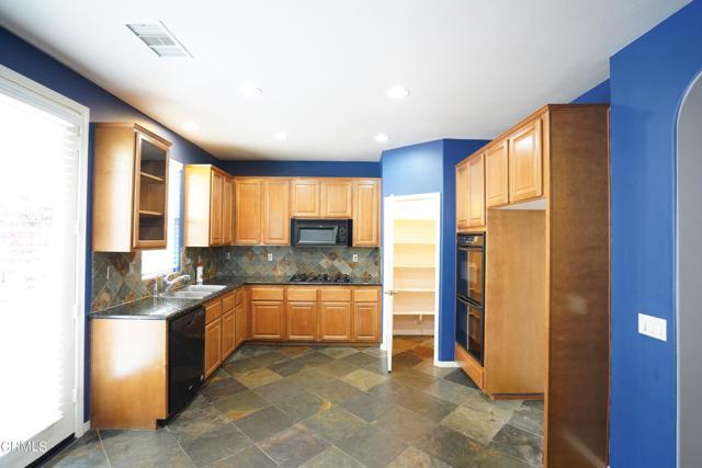 Foto del edificio - 341 Spring Park Rd