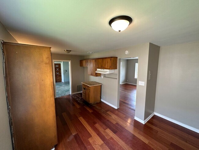 Building Photo - 3 Bedroom Single Family