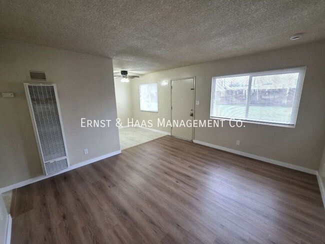 Foto del edificio - 9119 Rose St