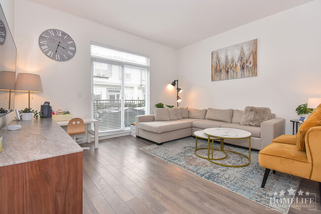 Photo du bâtiment - 15850-15885 85 Ave