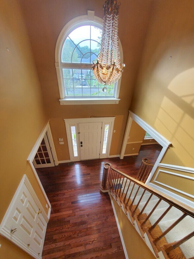 Building Photo - Large home with finished basement, 2-car g...