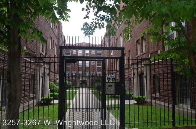 Building Photo - 3257-3267 W Wrightwood Ave