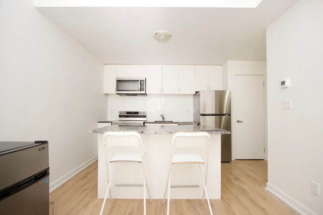 Photo du bâtiment - 1740 Simcoe St N