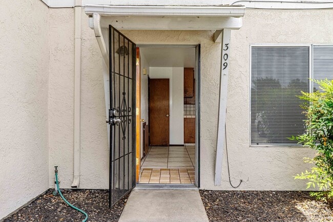 Building Photo - Almond Ave