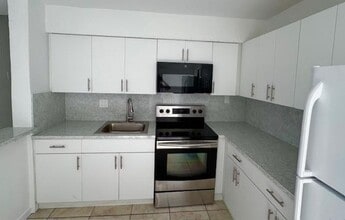Building Photo - 1451 SW 46th Ave
