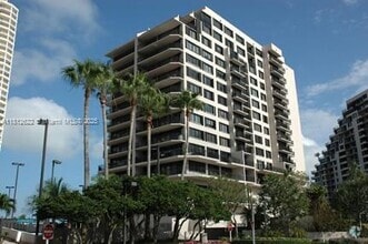 Building Photo - 540 Brickell Key Dr