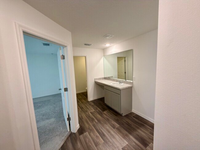 Foto del edificio - 6446 NW Polly Ct