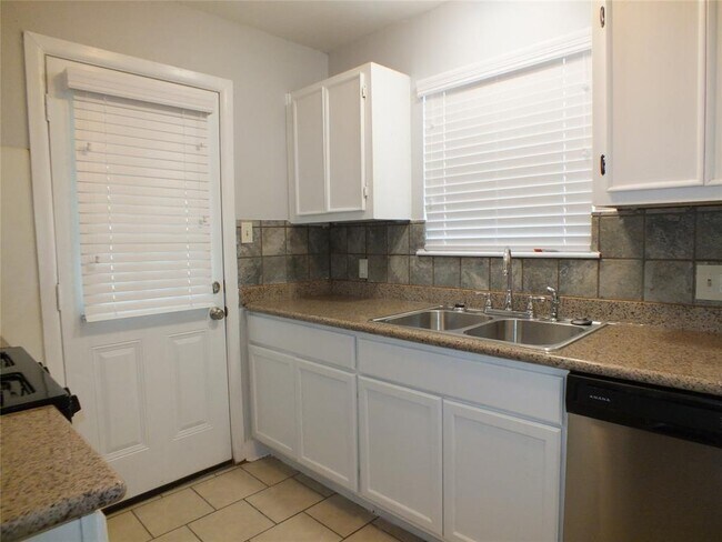 Foto del edificio - 3321 Scotch Moss Ln