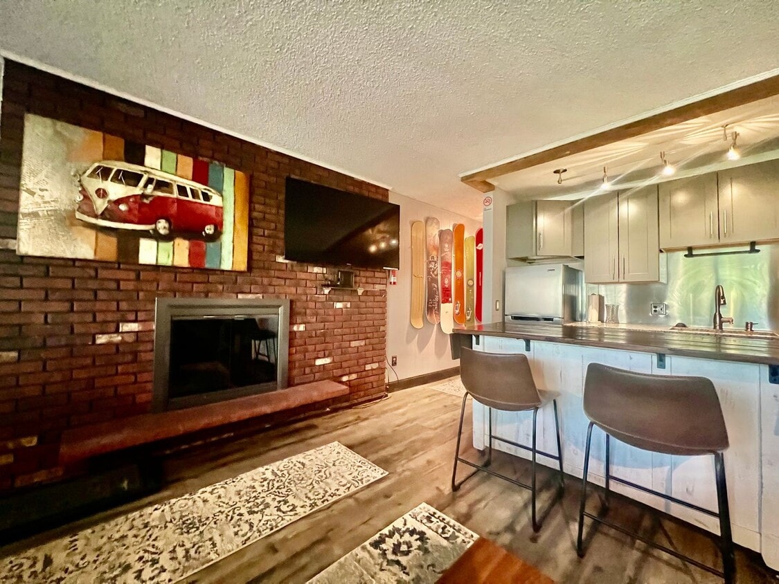Primary Photo - Beautifully updated condo in Winter Park
