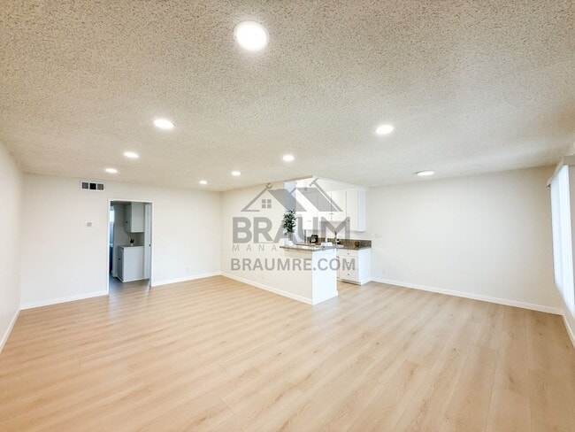 Building Photo - 6041 Whitsett Ave